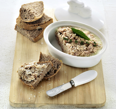 Rilette van konijn met zoet zure groentes en sla